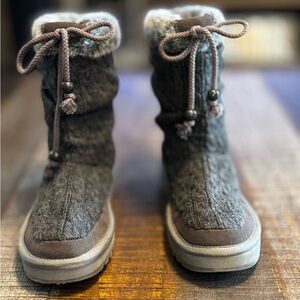 Womens Sketcher’s Australia Winter Boots Sweater Upper Gray Color Size 7